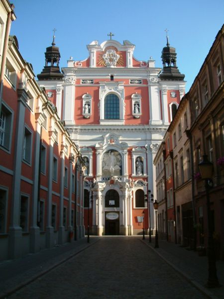 Fasada frontowa od ul. Klasztornej